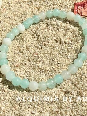 Alquimia Mint Green & White jade Beaded Stretch Bracelet